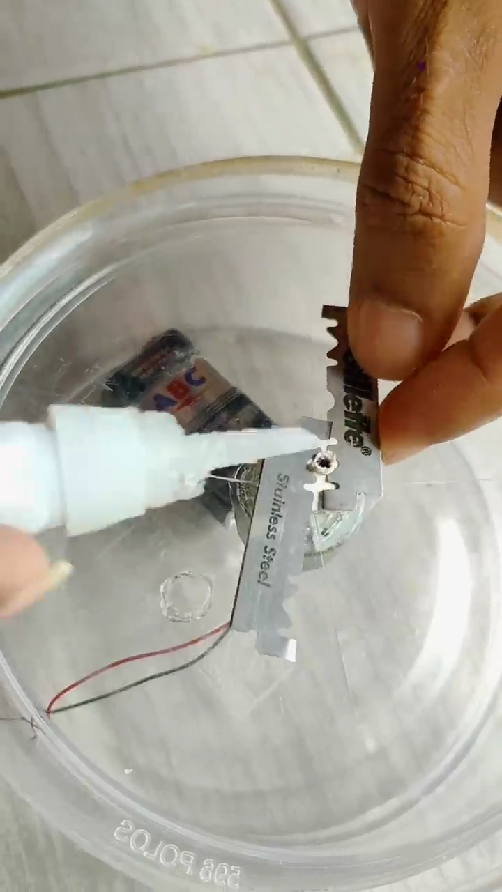 Cara bikin pengiris cabai dari toples bekas ini kreatif banget, kokoh dan awet dipakai