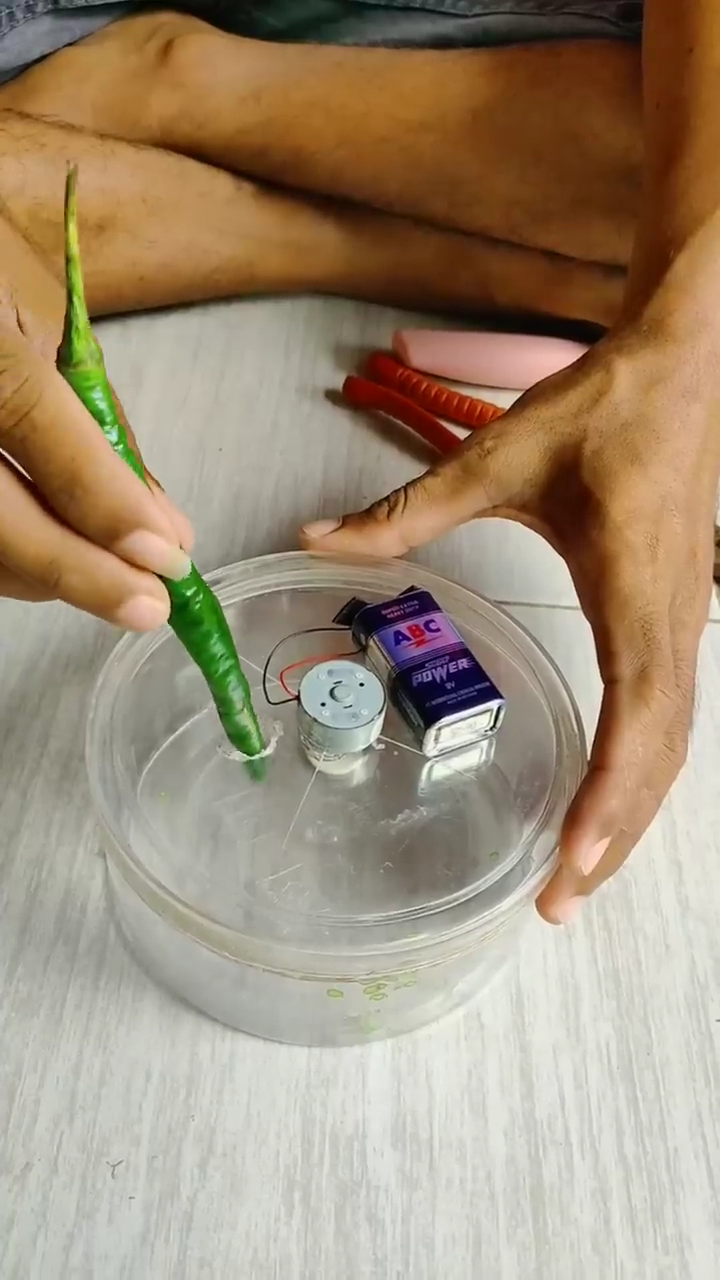 Cara bikin pengiris cabai dari toples bekas ini kreatif banget, kokoh dan awet dipakai