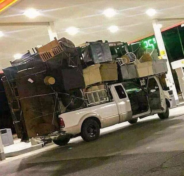 potret kocak mobil bawa barang nggak biasa Berbagai sumber