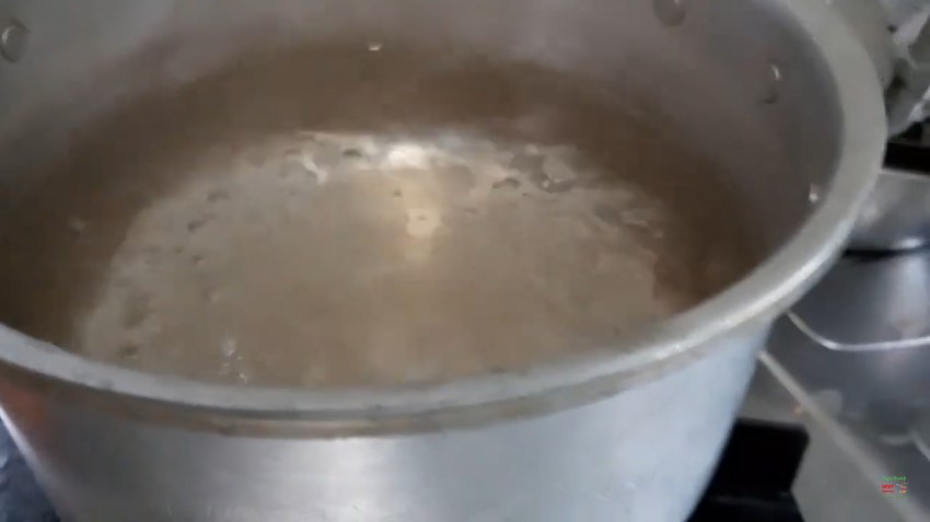 Hemat gas, ini trik merebus kacang tanah agar tetap empuk dalam 5 menit