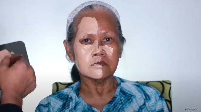 makeupin nenek © YouTube
