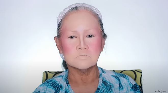makeupin nenek © YouTube