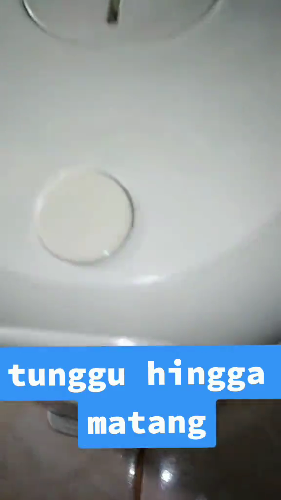 Tanpa ditambah minyak, ini trik menanak nasi agar tidak lengket di dasar panci rice cooker