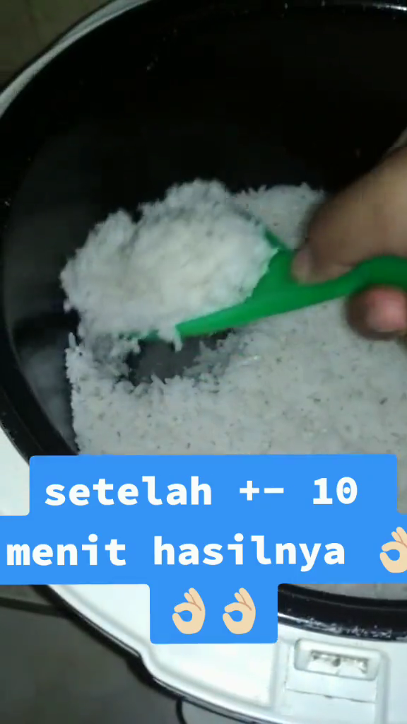 Tanpa ditambah minyak, ini trik menanak nasi agar tidak lengket di dasar panci rice cooker