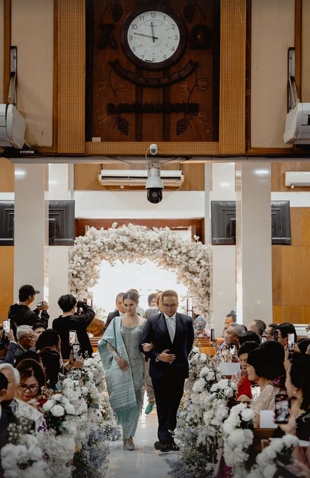 Momen prosesi Martumpol Chen Giovani calon mantu Hotman Paris Instagram