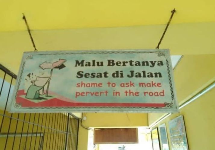 Potret kocak salah tulis bahasa Inggris di plang sekolah Berbagai sumber Potret kocak salah tulis bahasa Inggris di plang sekolah Berbagai sumber