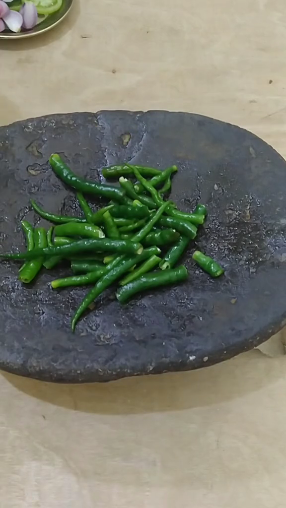 Bahan tak direbus dulu, begini cara bikin sambal hijau ala masakan Padang warna cantik dan antipahit