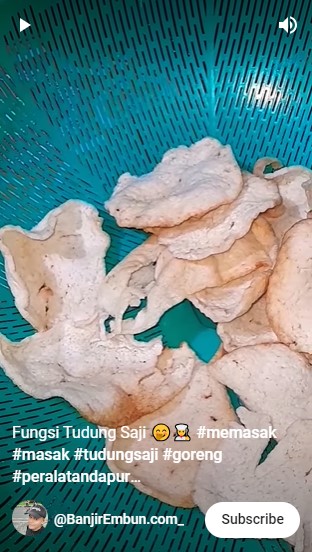 Aksi pria tunjukkan fungsi lain tudung saji ini kreatif banget, masak jadi lebih praktis