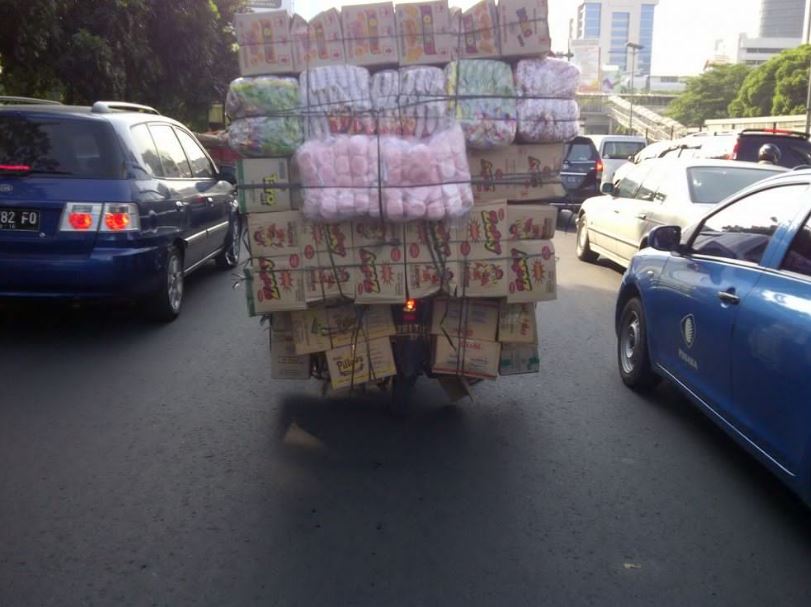 Penampakan kocak pengendara motor di jalanan Berbagai sumber