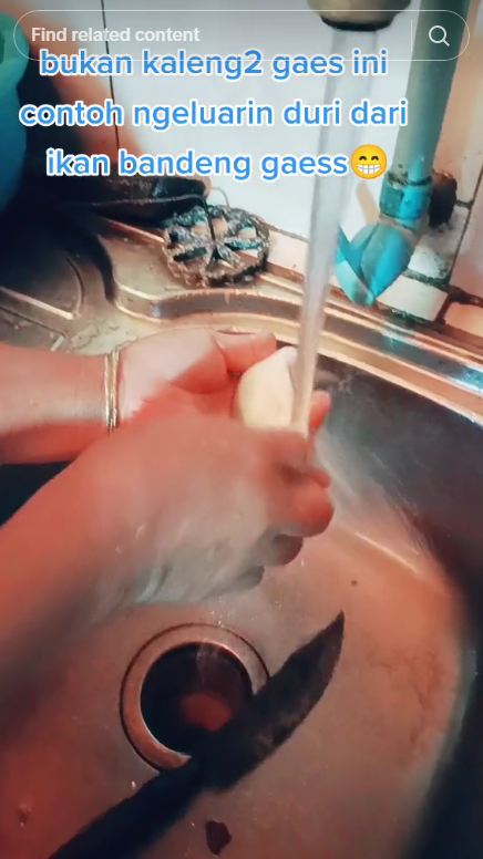 Tanpa presto atau dibelah dulu, begini trik mengeluarkan duri ikan bandeng pakai 1 alat sederhana