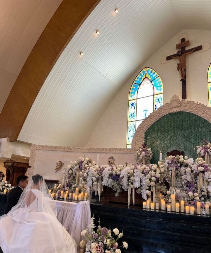 momen pemberkatan pamela bowie © instagram