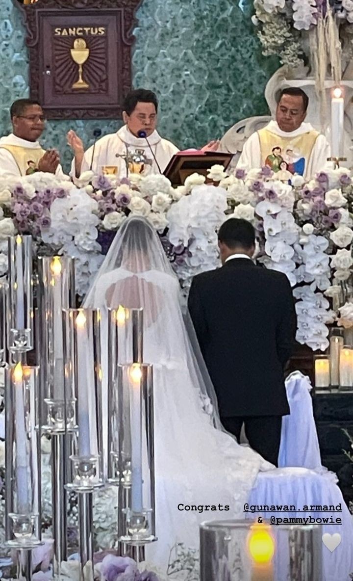 momen pemberkatan pamela bowie © instagram