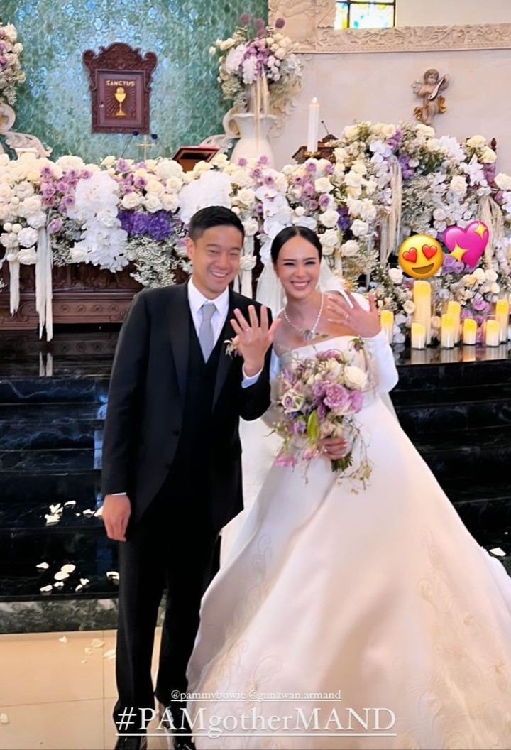 momen pemberkatan pamela bowie © instagram