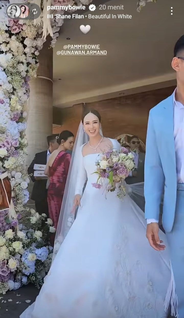 momen pemberkatan pamela bowie © instagram