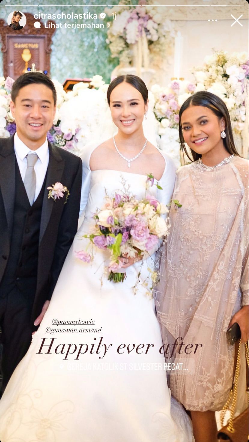 momen pemberkatan pamela bowie © instagram