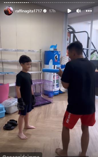 Ditonjok teman sekolah sampai biru, begini momen Rafathar belajar bela diri bareng juara MMA