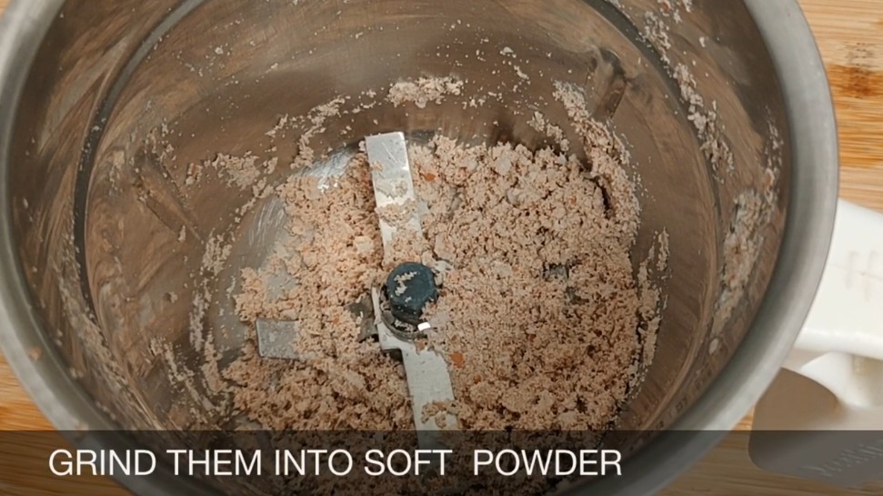 Tanpa pakai sitrun atau cuka, ini cara bersihkan kerak gosong di pantat panci dengan 1 ampas dapur