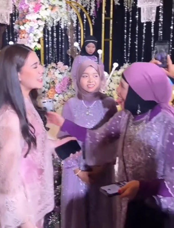 momen aaliyah massaid ketemu ibu thari halilintar © berbagai sumber momen aaliyah massaid ketemu ibu thari halilintar © berbagai sumber