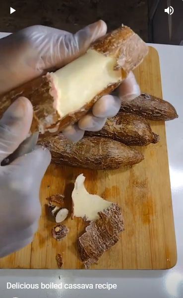 Jangan direbus dengan banyak air, begini trik masak singkong supaya teksturnya pulen maksimal