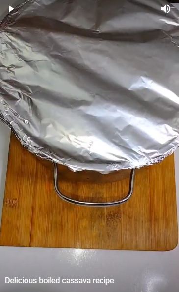 Jangan direbus dengan banyak air, begini trik masak singkong supaya teksturnya pulen maksimal