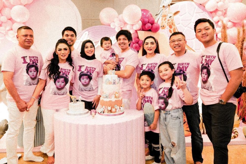 kedekatan Raul Lemos dengan Aurel © berbagai sumber