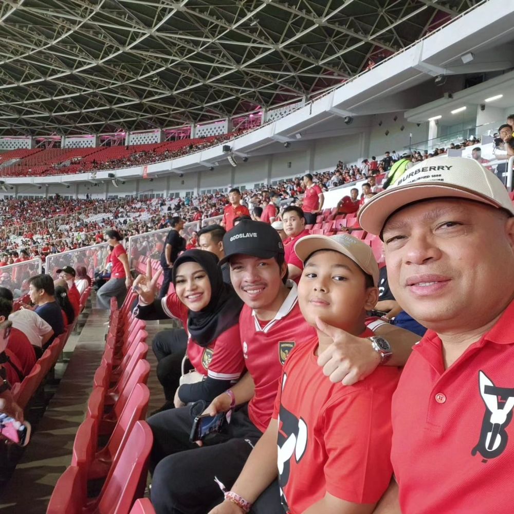 kedekatan Raul Lemos dengan Aurel © berbagai sumber