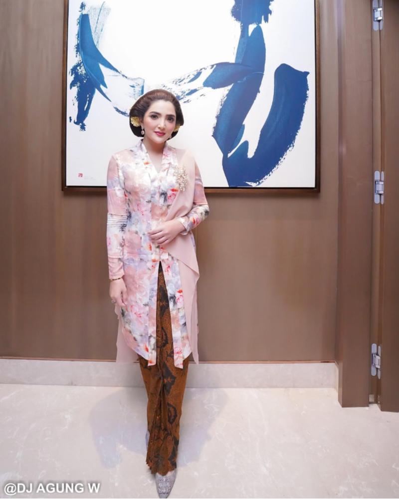Ashanty saat pakai kebaya © Instagram