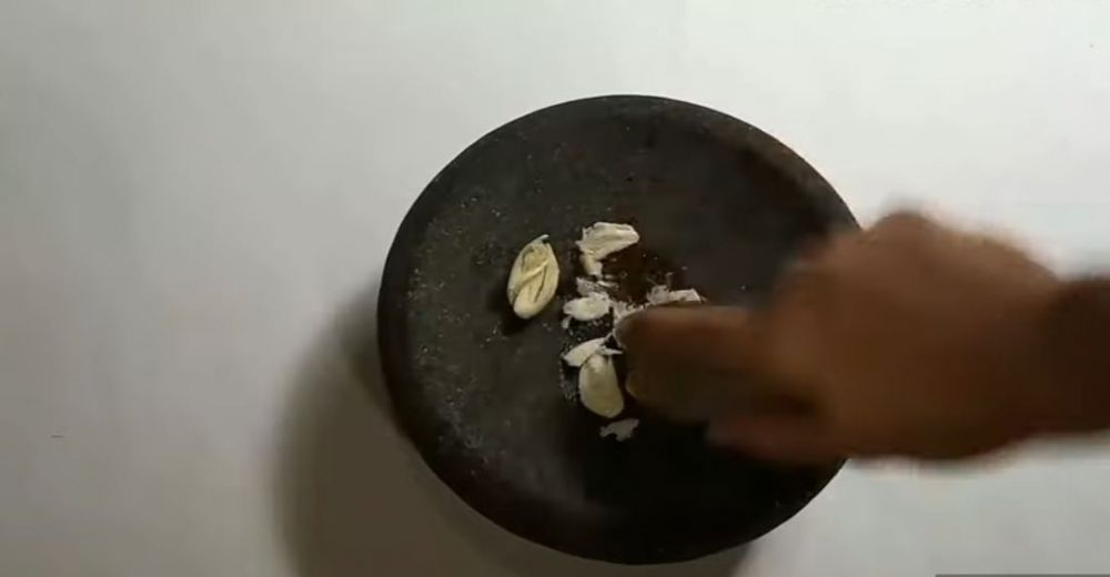 Alami pakai 3 bahan dapur, begini trik ampuh basmi rayap hingga tuntas di perabot kayu