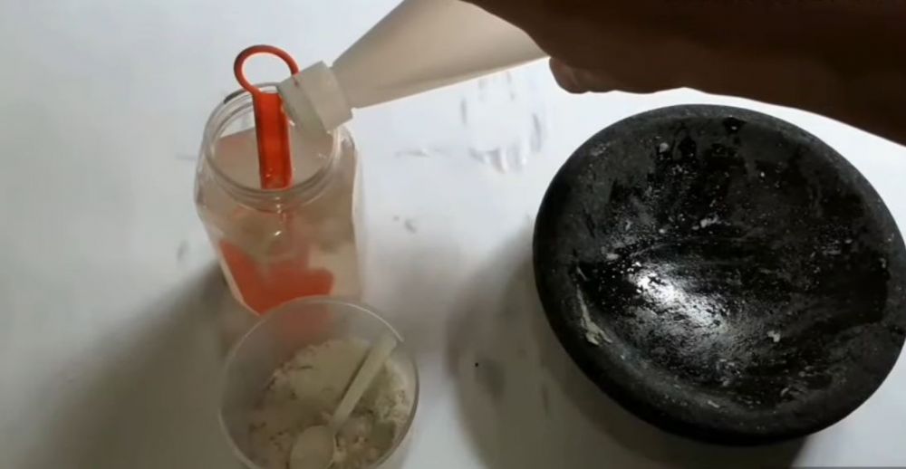 Alami pakai 3 bahan dapur, begini trik ampuh basmi rayap hingga tuntas di perabot kayu