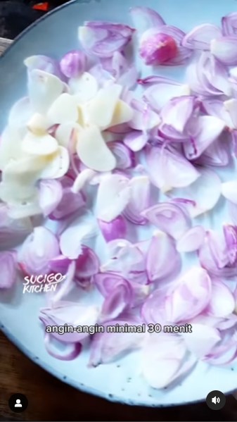 Tanpa direndam cuka, ini trik bikin bawang goreng yang renyah dan gurih ditambah 2 bahan dapur