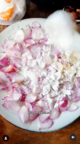 Tanpa direndam cuka, ini trik bikin bawang goreng yang renyah dan gurih ditambah 2 bahan dapur