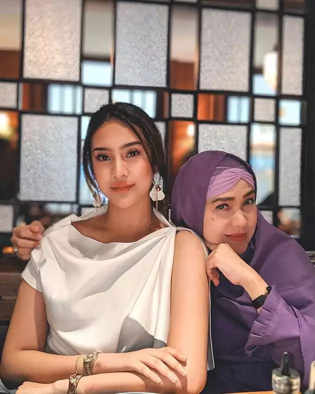 ibu anya geraldine mudanya mirip luna maya © 2023 brilio.net ibu anya geraldine mudanya mirip luna maya © 2023 brilio.net