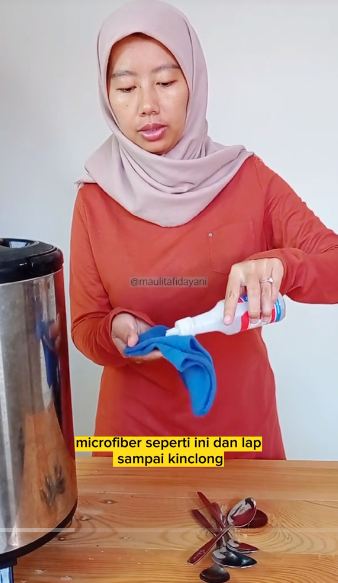 Tanpa sabun cuci piring, ini cara hilangkan kerak di permukaan termos cuma pakai 1 bahan dapur
