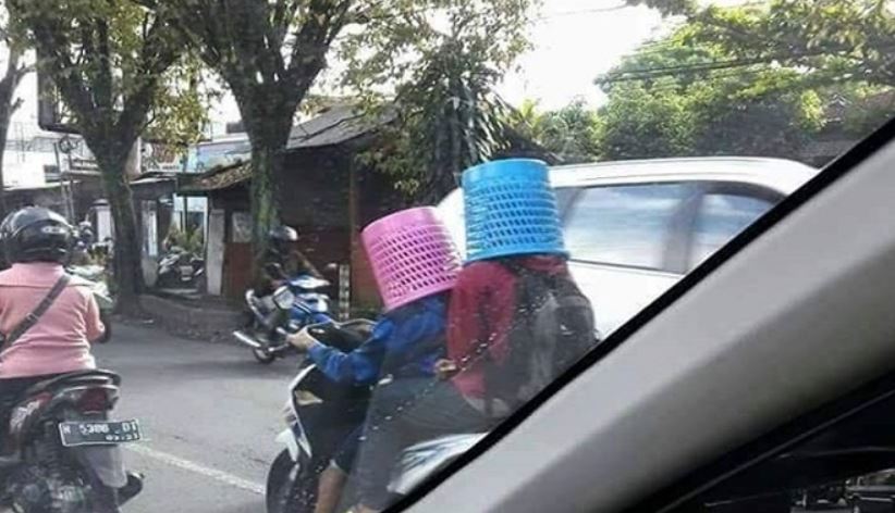 helm kocak pengendara dan penumpang © berbagai sumber