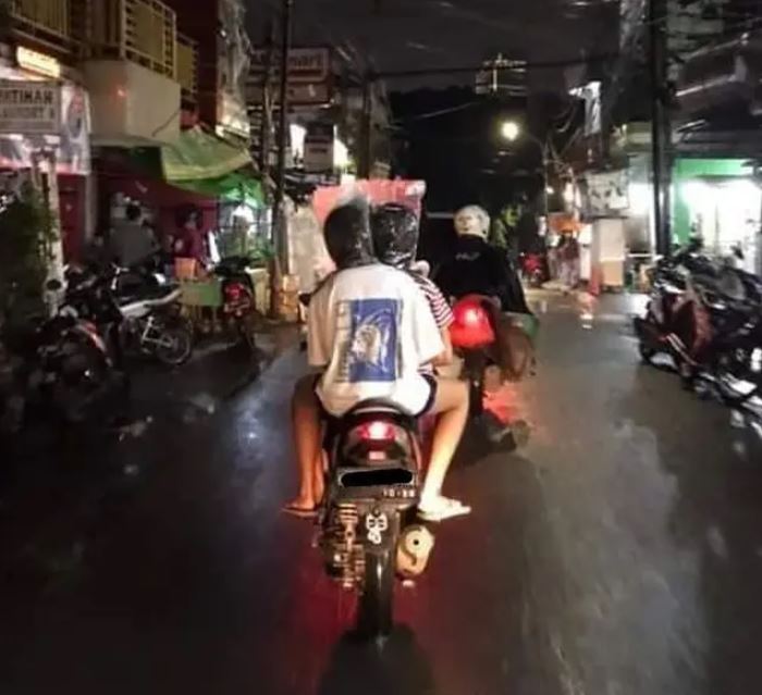 helm kocak pengendara dan penumpang © berbagai sumber