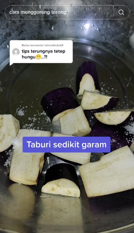 Tanpa balutan tepung, cara goreng terong ini hemat minyak dan bikin warnanya tetap ungu cantik