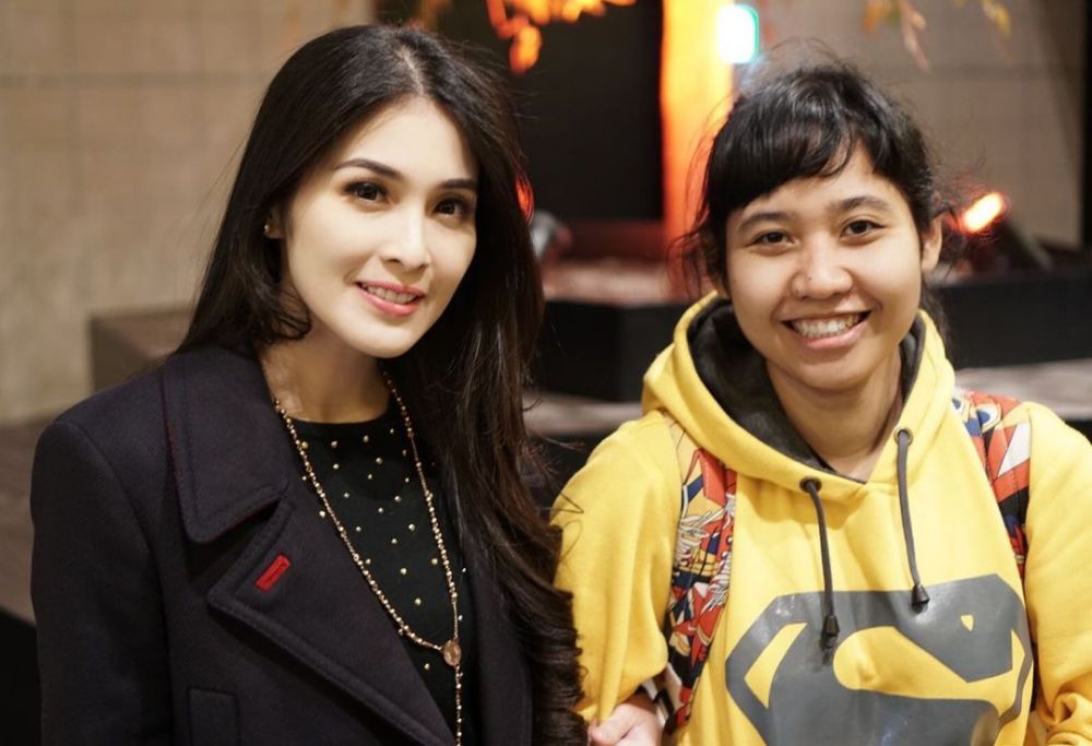 kedekatan seleb dan asisten pribadinya © berbagai sumber