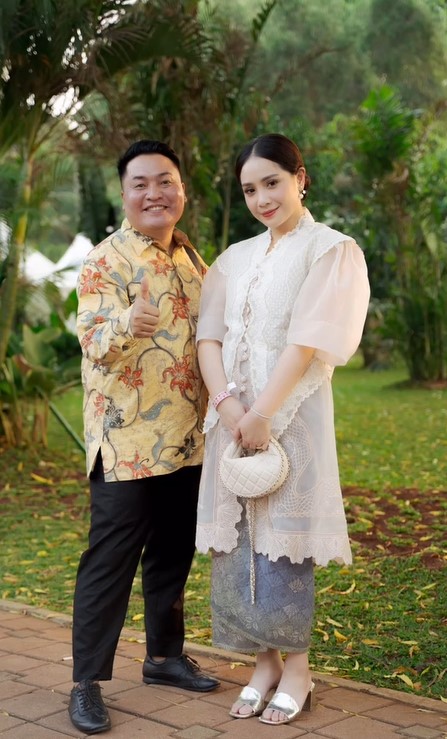 kedekatan seleb dan asisten pribadinya © berbagai sumber