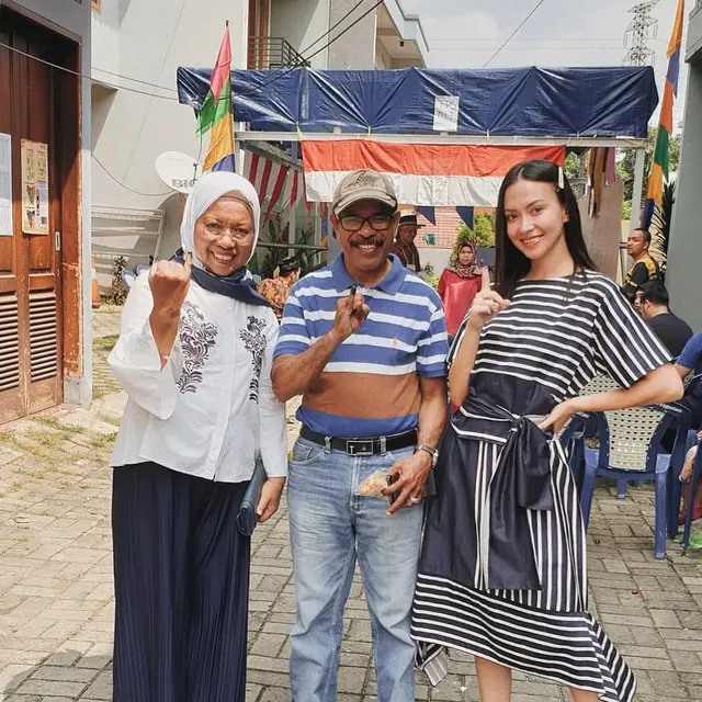 Potret kedekatan 9 seleb cantik dengan ayah sambung © 2023 brilio.net