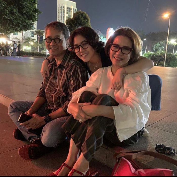 Potret kedekatan 9 seleb cantik dengan ayah sambung © 2023 brilio.net