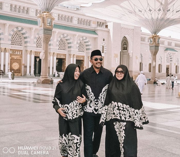 Potret kedekatan 9 seleb cantik dengan ayah sambung © 2023 brilio.net