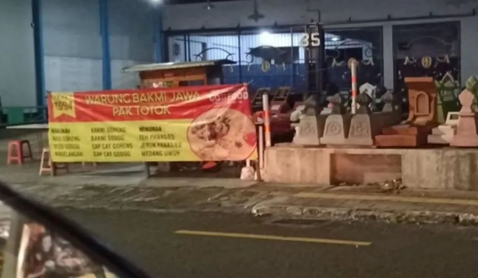 Potret lucu spanduk warung ini nggak sesuai yang dijual Berbagai sumber Potret lucu spanduk warung ini nggak sesuai yang dijual Berbagai sumber