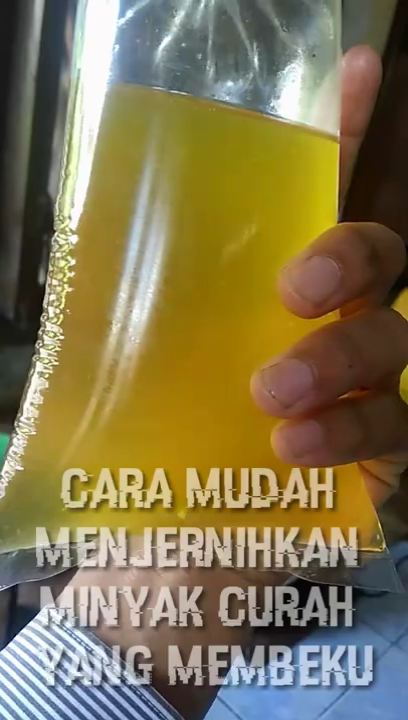 Nggak perlu dipanaskan, ini trik praktis menjernihkan minyak goreng yang mengendap