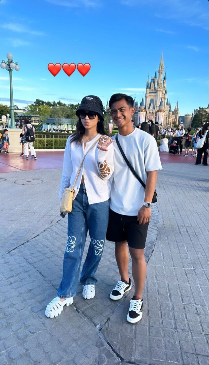 9 Potret bucin Pratama Arhan dan Azizah Salsha usai menikah © 2023 brilio.net 9 Potret bucin Pratama Arhan dan Azizah Salsha usai menikah © 2023 brilio.net