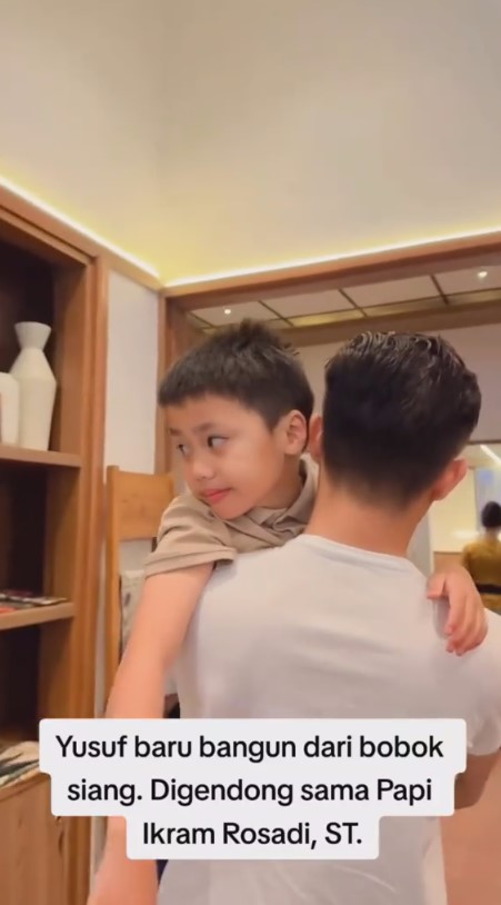 momen kedekatan anak larissa chou dan ikram © 2023 brilio.net