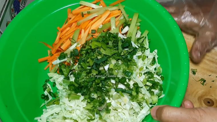 Tanpa baking powder dan air es, ini trik bikin bakwan enak dan garing cuma tambahkan 1 bahan dapur