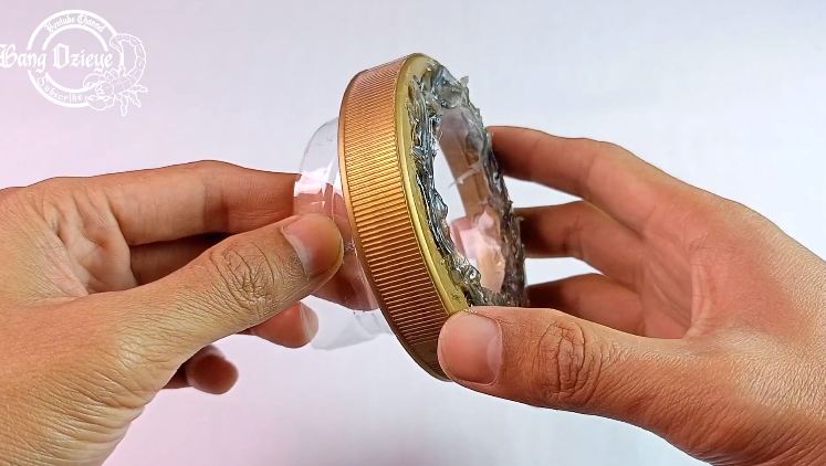 Bukan diberi racun, begini cara sederhana bikin jebakan tikus cuma pakai toples bekas