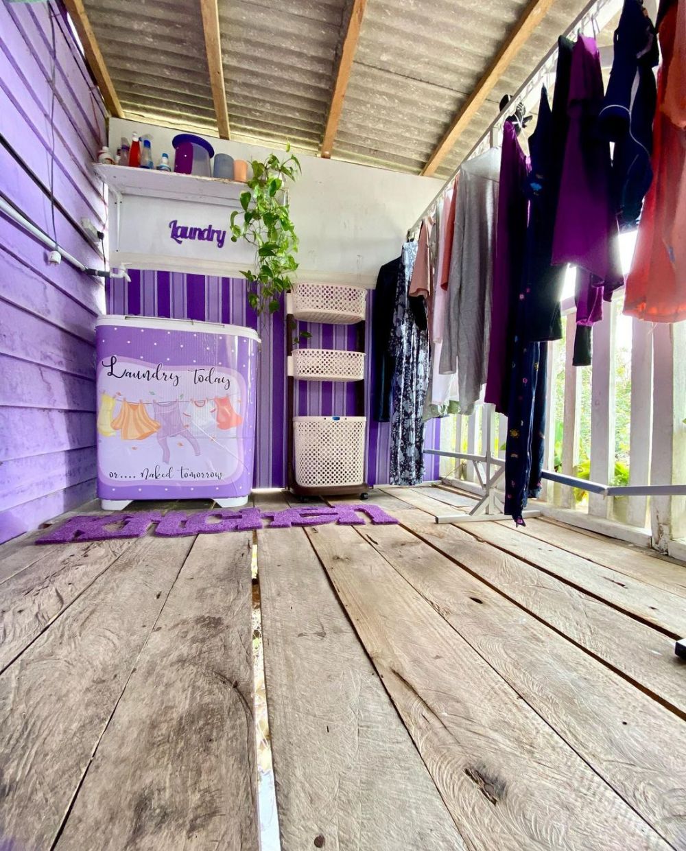 rumah ungu atas rawa © Instagram