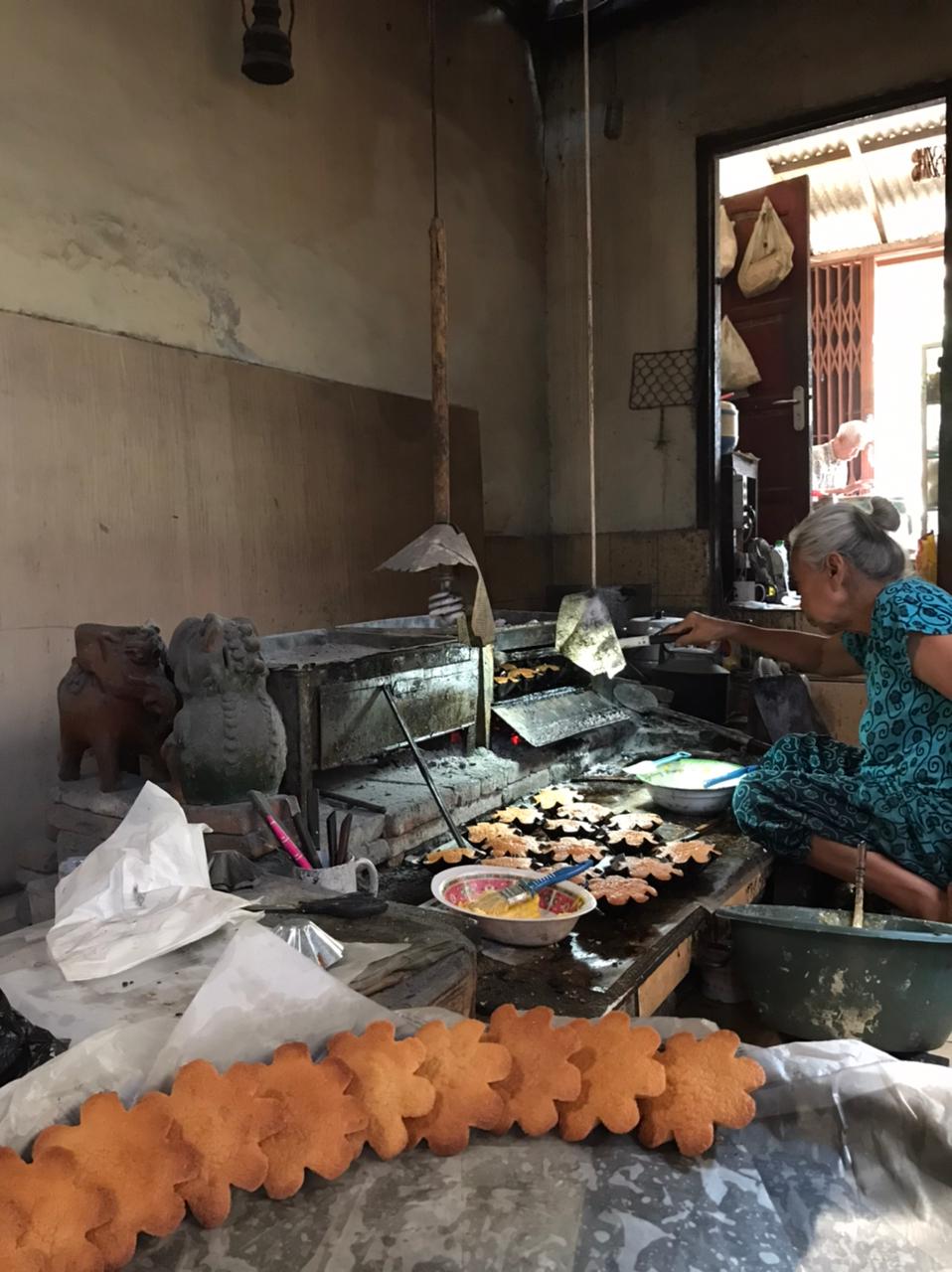 Romantisme kesetiaan kakek-nenek 70 tahun di balik eksistensi roti kembang waru warisan Mataram Islam
