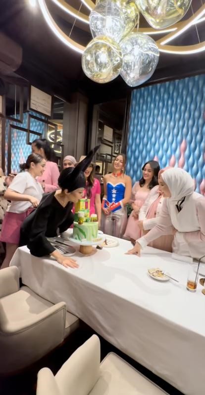 momen ulang tahun ayu dewi © berbagai sumber